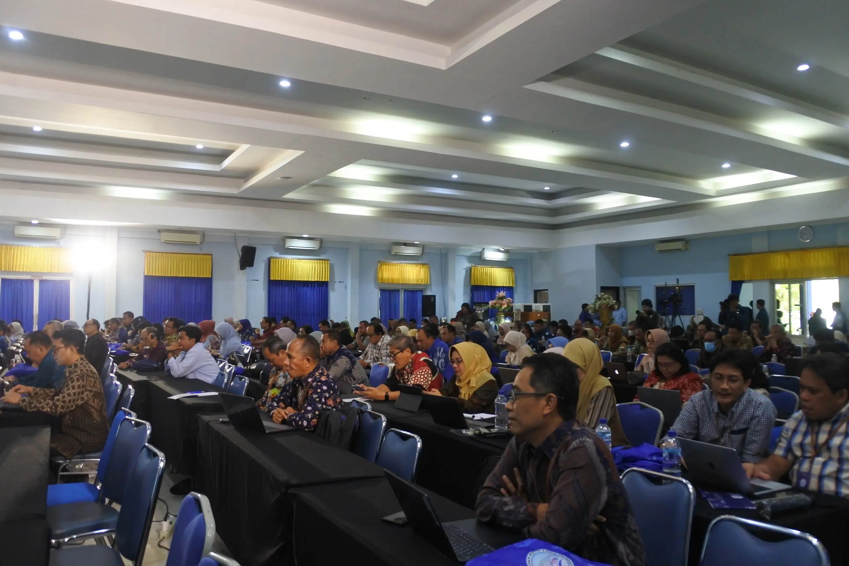 Keseluruhan Peserta FKPTPK 1.JPG