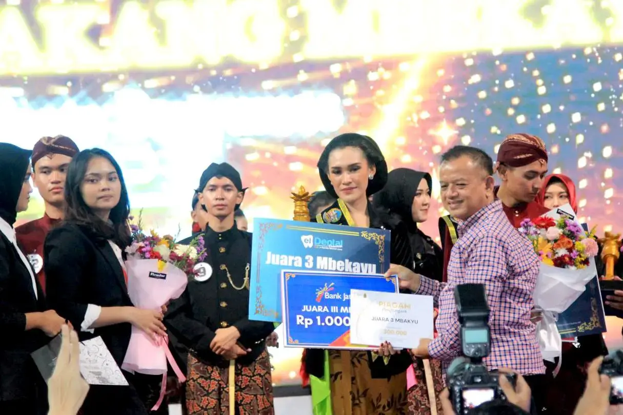 Gemilang! Mahasiswi Sastra Indonesia Unsoed Nashwa Nara Noya Raih Gelar Mbekayu Duta Wisata Banyumas 2025
