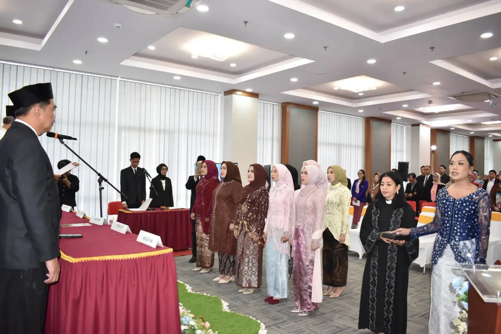 Unsoed Kukuhkan 10 Dokter Gigi Baru, Kisah Perjuangan Koas Warnai Prosesi Sumpah