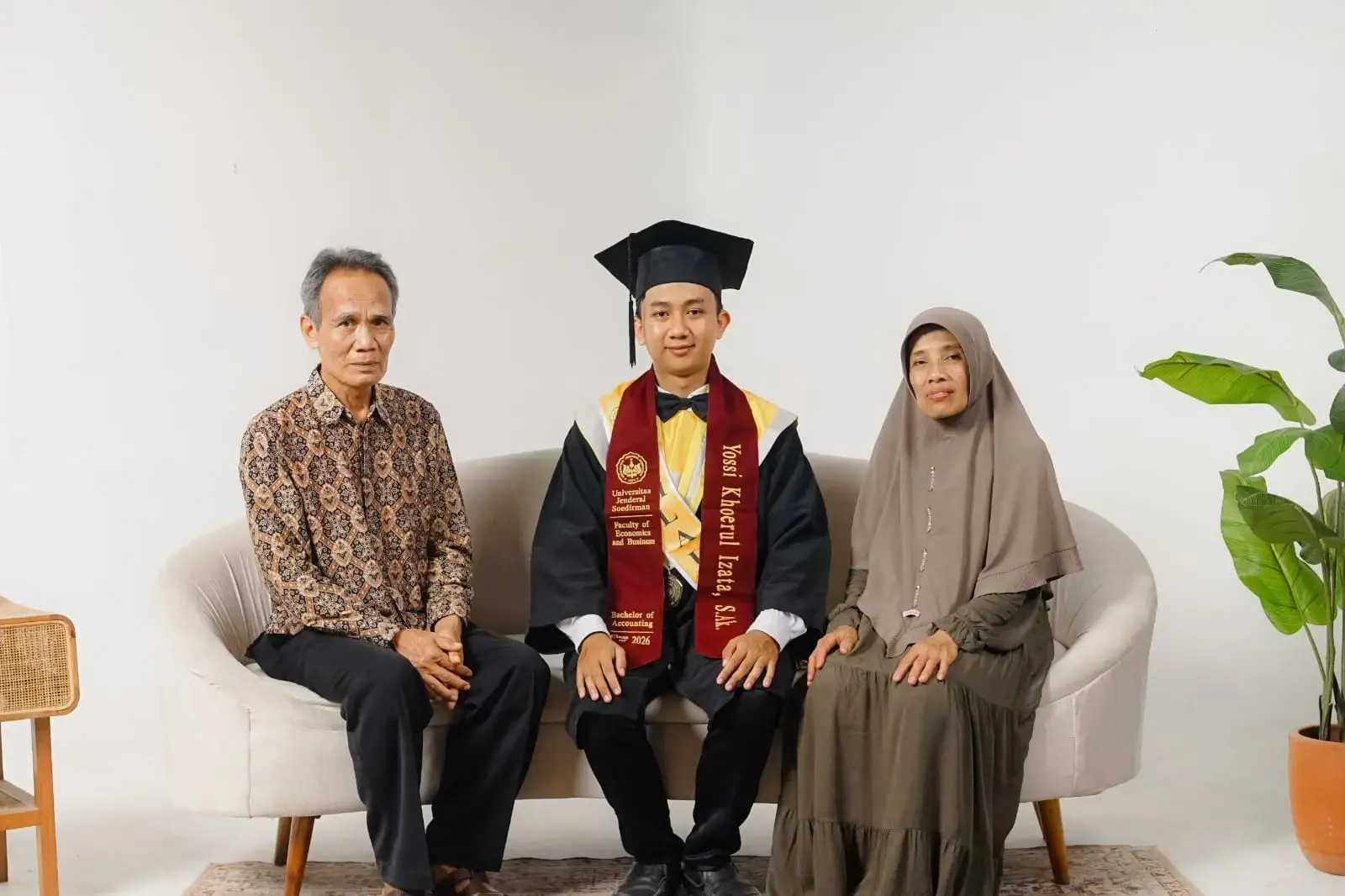 Lulus Lewat Proyek Board Game dengan IPK Sempurna: Kisah Inspiratif Yossi Khoerul Izata Lulusan Terbaik Unsoed
