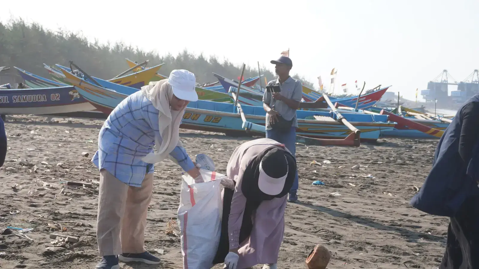 Smart Dropbox Innovation for Coastal Sustainability: Unsoed’s Role in Reducing Plastic Waste