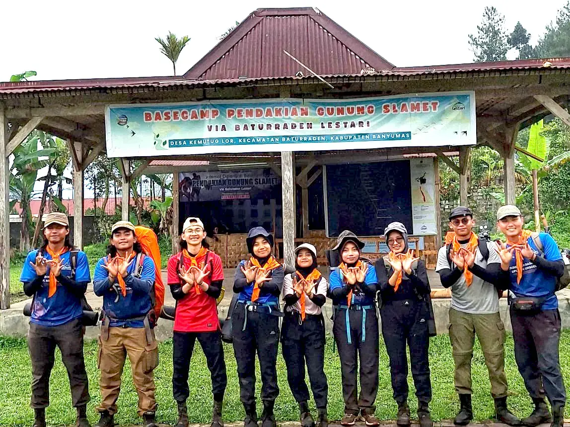 Menelusuri Jejak Anggrek Slamet: UPL MPA UNSOED Gali Kekayaan Flora Lereng Selatan