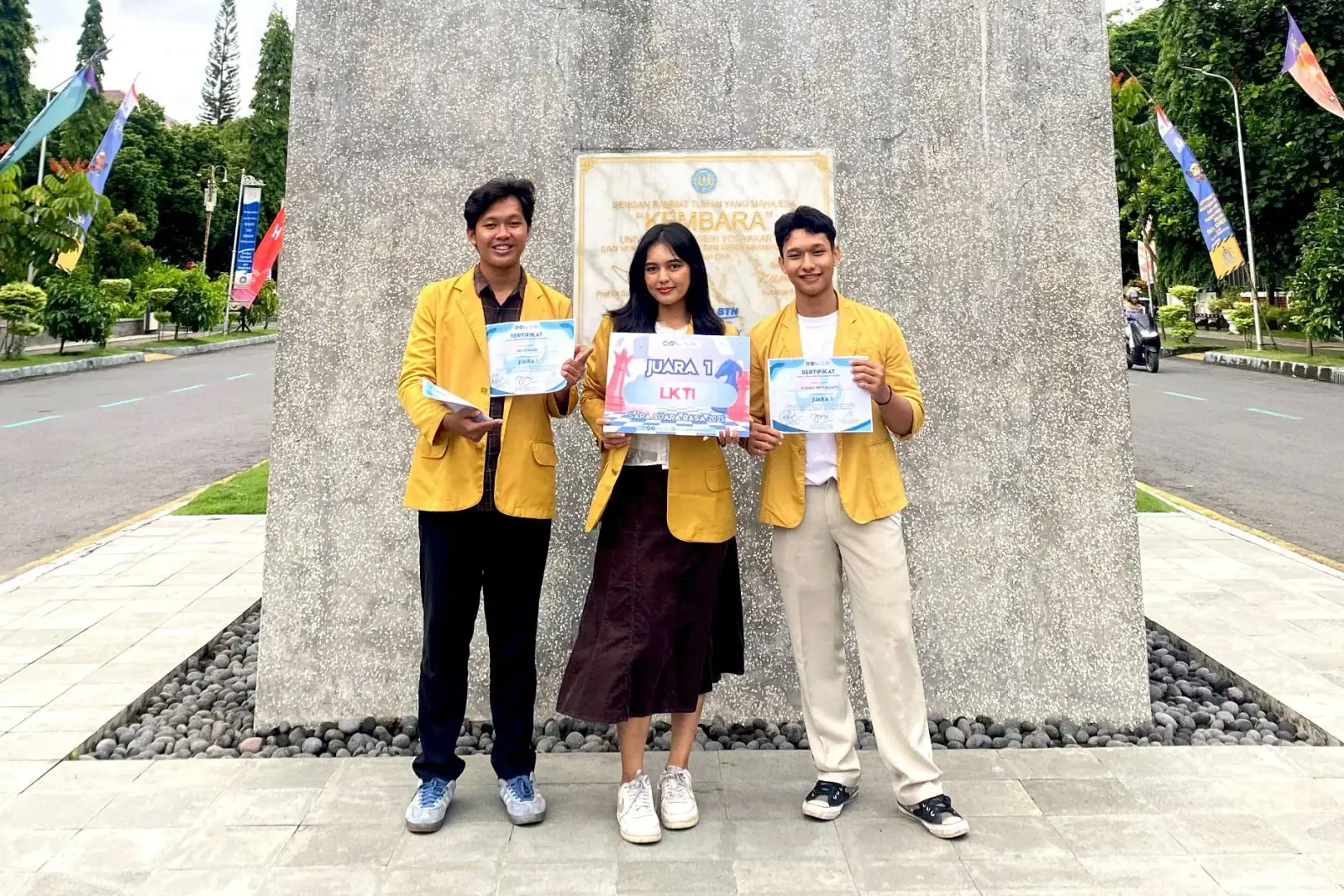Gagas Resiliensi Kolektif Berbasis Sejarah, Tim IESP FEB Unsoed Sabet Juara 1 LKTI Nasional UNY