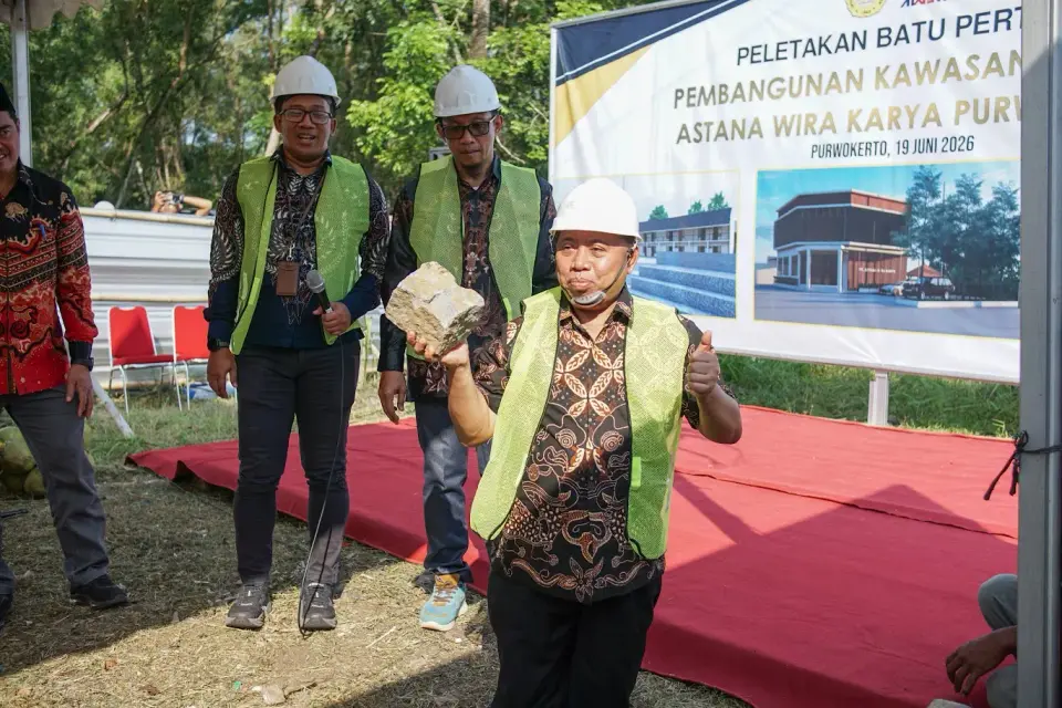 Rektor Unsoed Lakukan Peletakan Batu Pertama Kawasan Industri Astana Wira Karya di Gunung Tugel
