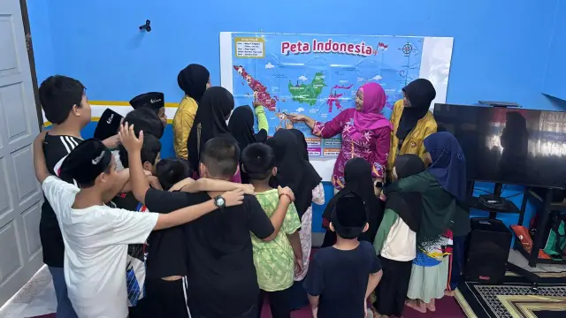 Unsoed Kenalkan Budaya Nusantara dan Tanamkan Budi Pekerti bagi Anak Migran Indonesia di Malaysia