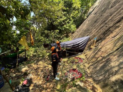 Tim Panjat Tebing AM UPL MPA UNSOED Taklukkan Tebing Parang Tower III Purwakarta, Jawa Barat