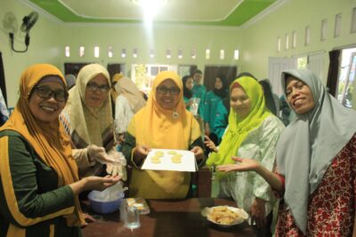 UKMPR UNSOED Latih Warga Desa Sokawera Berwirausaha Kukis Mocaf Rendah Gluten