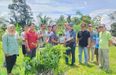 Pascasarjana UNSOED Membantu Bibit Pohon Dalam Rangka Restorasi Habitat Burung