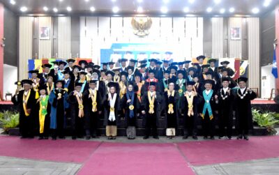 Foto Bersama Profesor Baru Bersama Senat Universitas