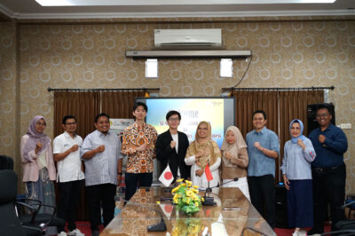 foto bersama setelah penandatanganan