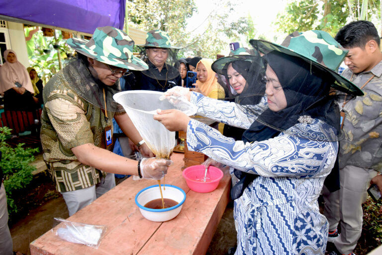 UNSOED dan PIP Dorong Kemandirian Perempuan Lewat Madu Klanceng