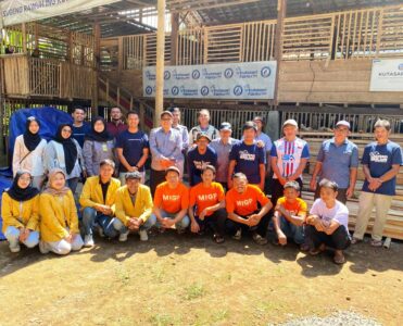 Tim Fapet Unsoed bersama peternak di Purbalingga