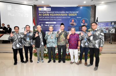Foto bersama Wakil Rektor Bidang 1 dengan narasumber dan panitia