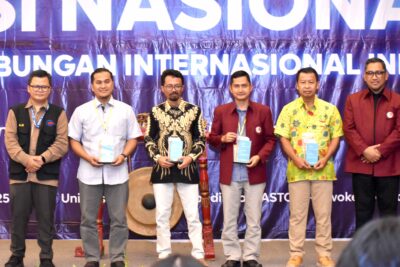 Pemberian penghargaan List Lifetime Achievement