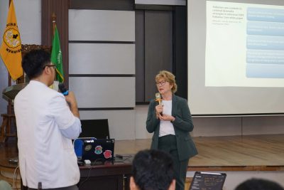 Angkat Social Health dan Cognitive Reserve, Prof. Myrra Vernooij-Dassen Dorong Pendekatan Holistik Demensia di FK Unsoed