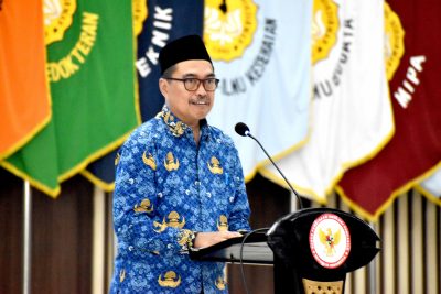 Wakil Rektor Bidang Akademik Prof. Dr. Ir. Noor Farid, M.Si