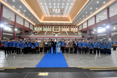 Foto bersama dengan seluruh peserta