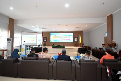 Dekan bersama narasumber workshop