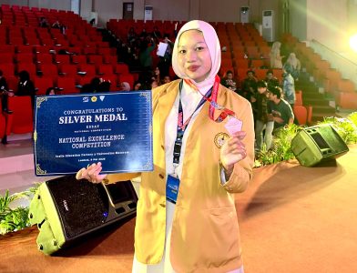 Dari Kolam Renang ke Dunia Esai: Rachel Laeli Putri Ramadhani FH Unsoed Torehkan Prestasi dan Inspirasi