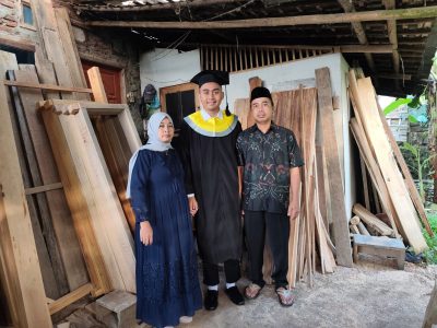 Rifki Romadhan, Anak Tukang Kayu Raih IPK Sempurna dan Prestasi Gemilang